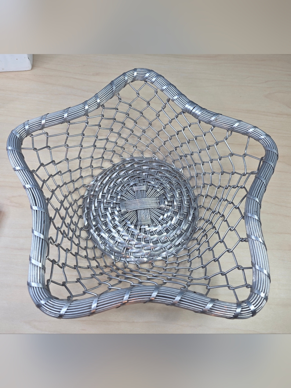 STAR Wire Basket Metal Bowl Shaped Silver Tone Woven Serving Bread Rolls/Misc